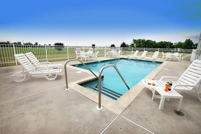 Lancaster Inn and Suites - Hotel in Manheim PA photo 3