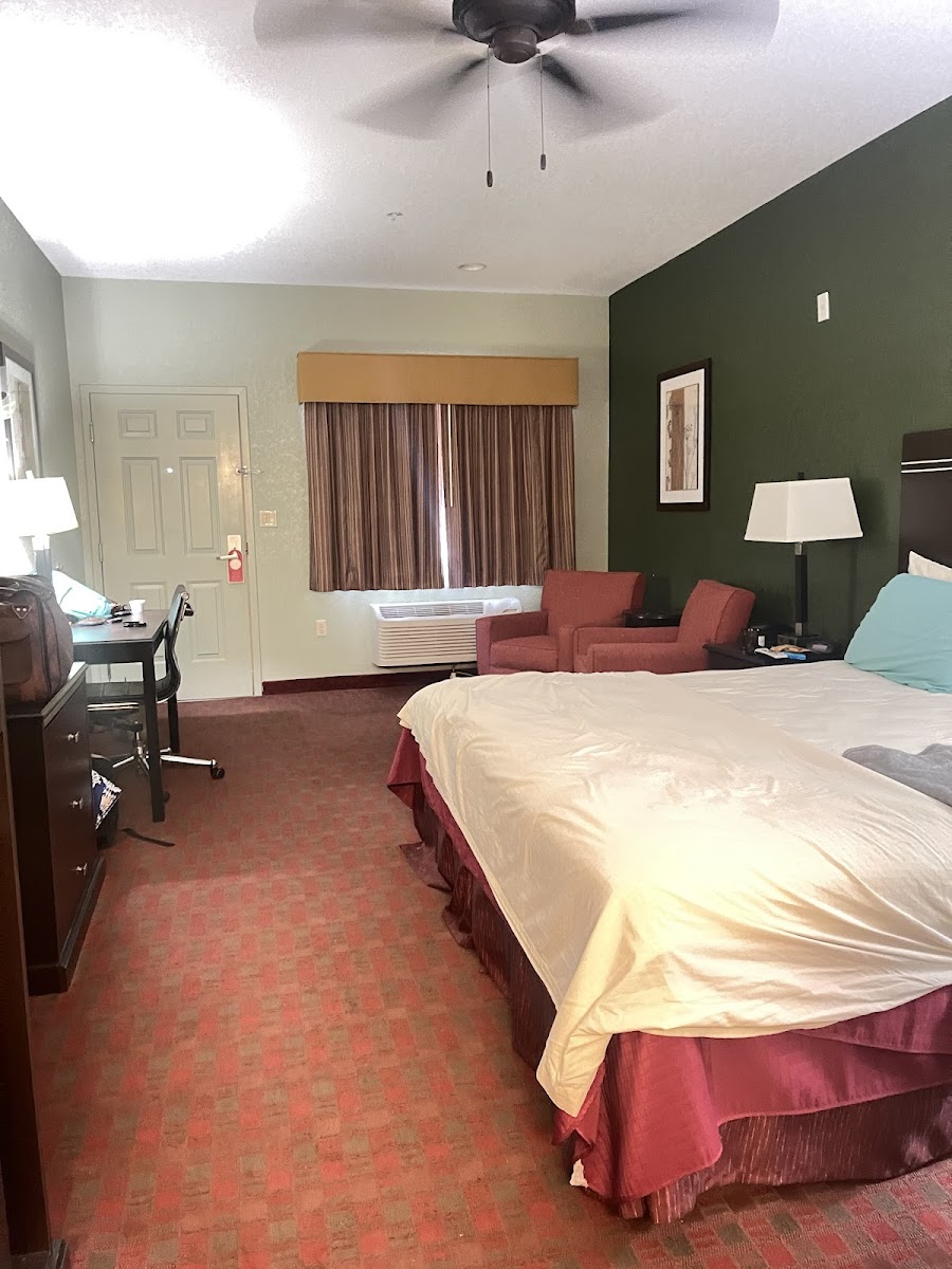 Stockdale Inn & Suites photo 2