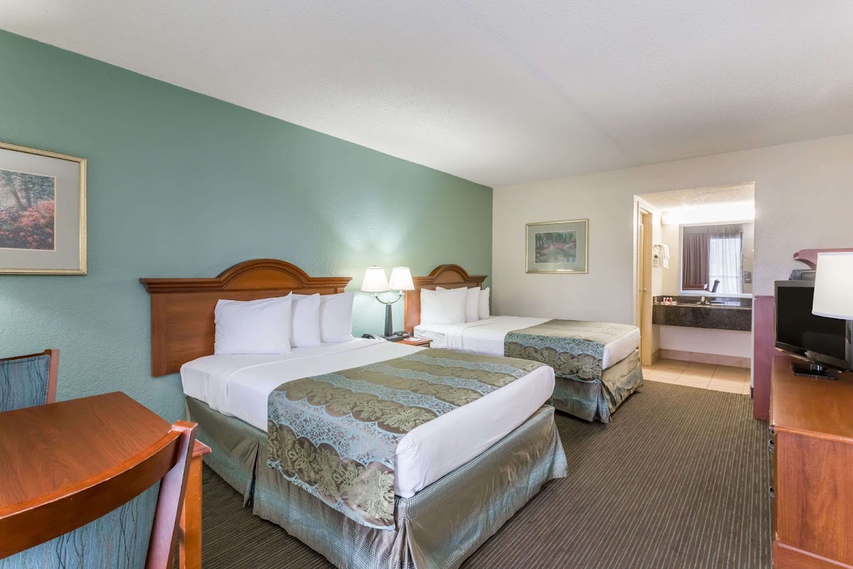 Baymont by Wyndham Sarasota photo 2