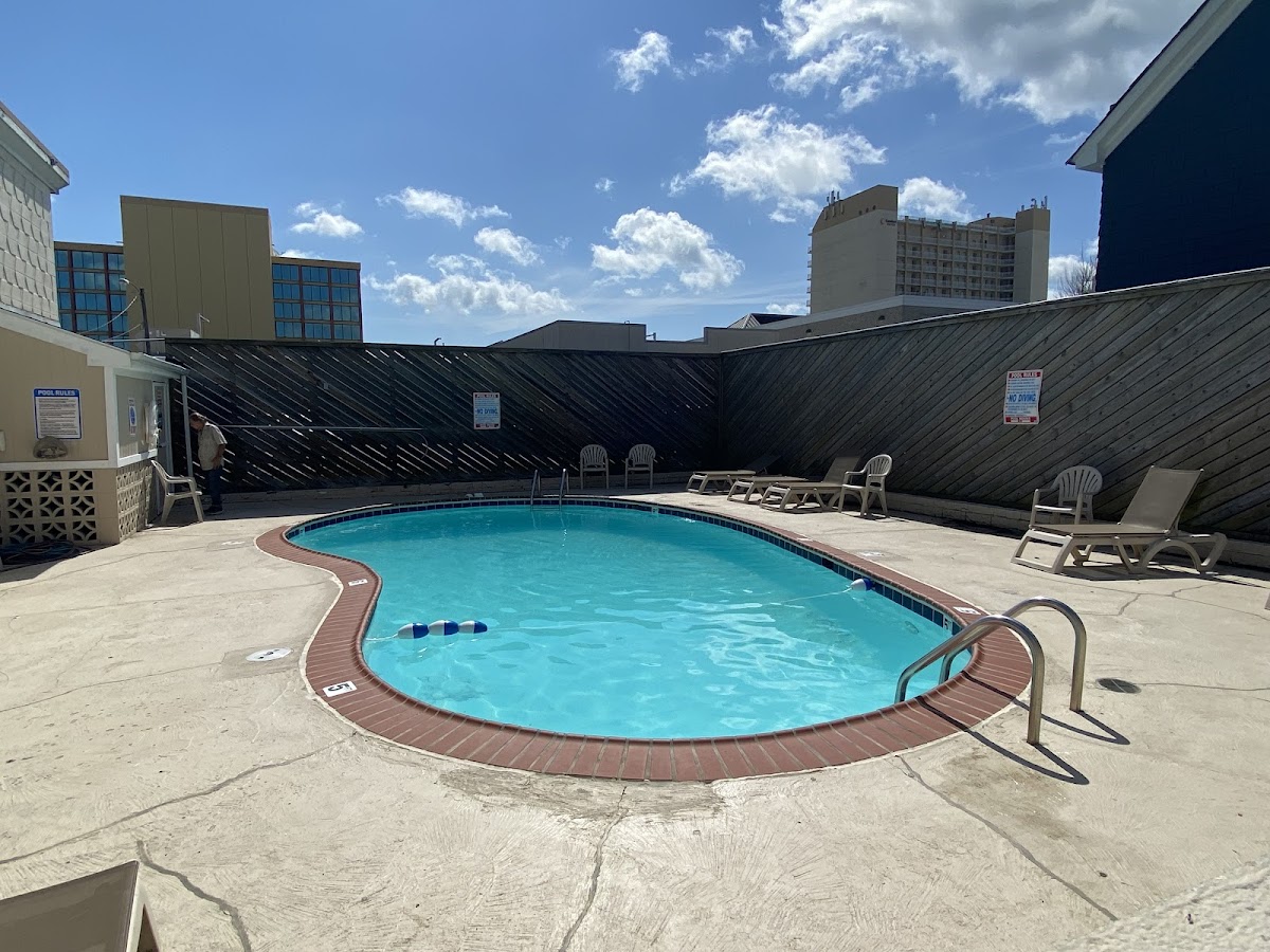 Blue Marlin Inn & Suites photo 3