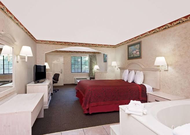 Days Inn by Wyndham Millington photo 3