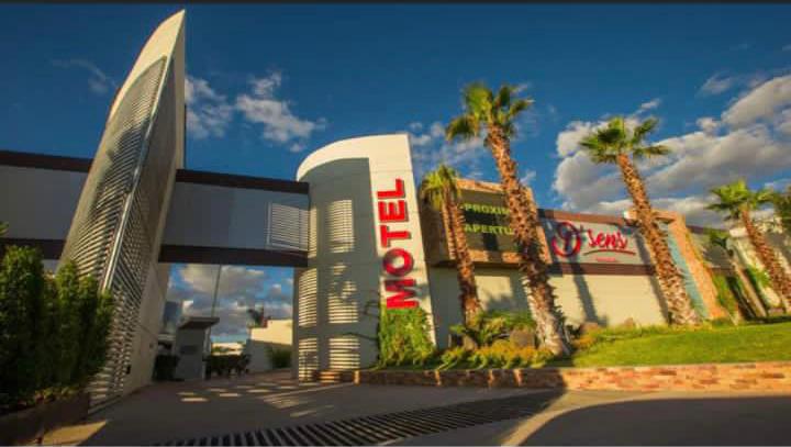 D' Sens Grand Motel