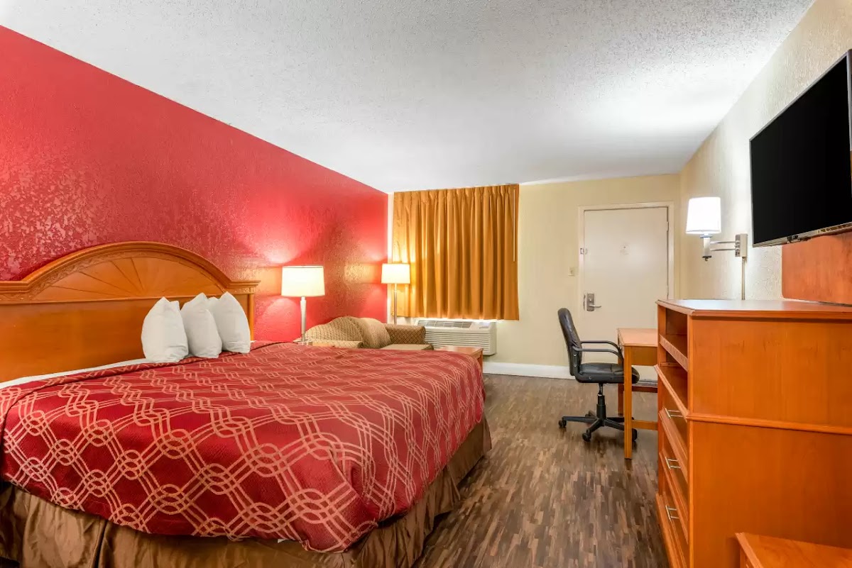 Econo Lodge Pine Bluff photo 2
