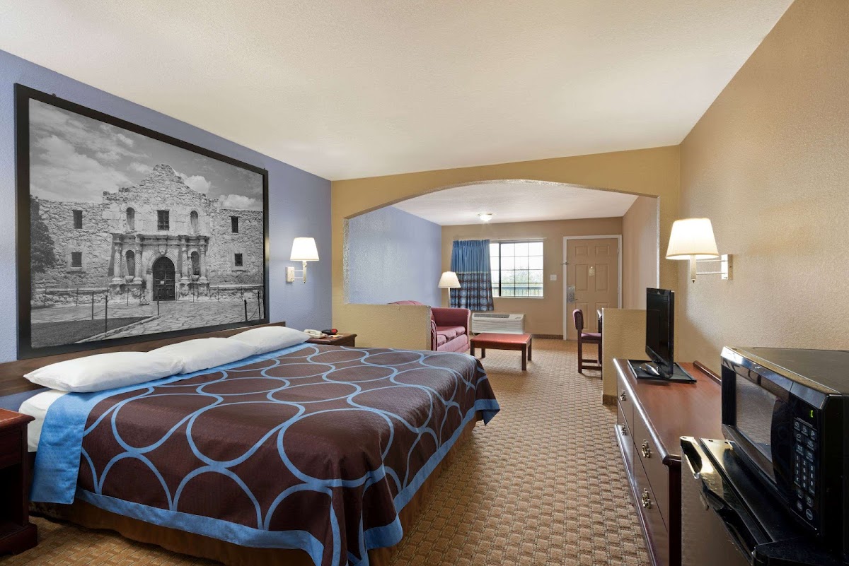 Super 8 by Wyndham San Antonio/Riverwalk Area photo 2