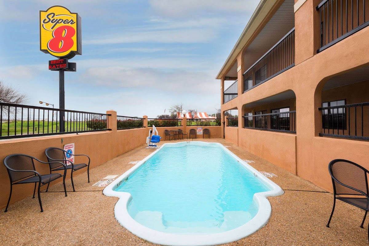 Super 8 by Wyndham San Antonio/Riverwalk Area photo 3