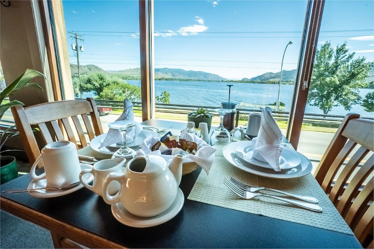 Holiday Inn & Suites Osoyoos by IHG photo 3