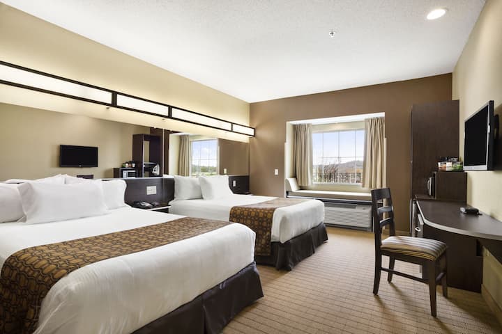 Microtel Inn & Suites by Wyndham Cambridge photo 2