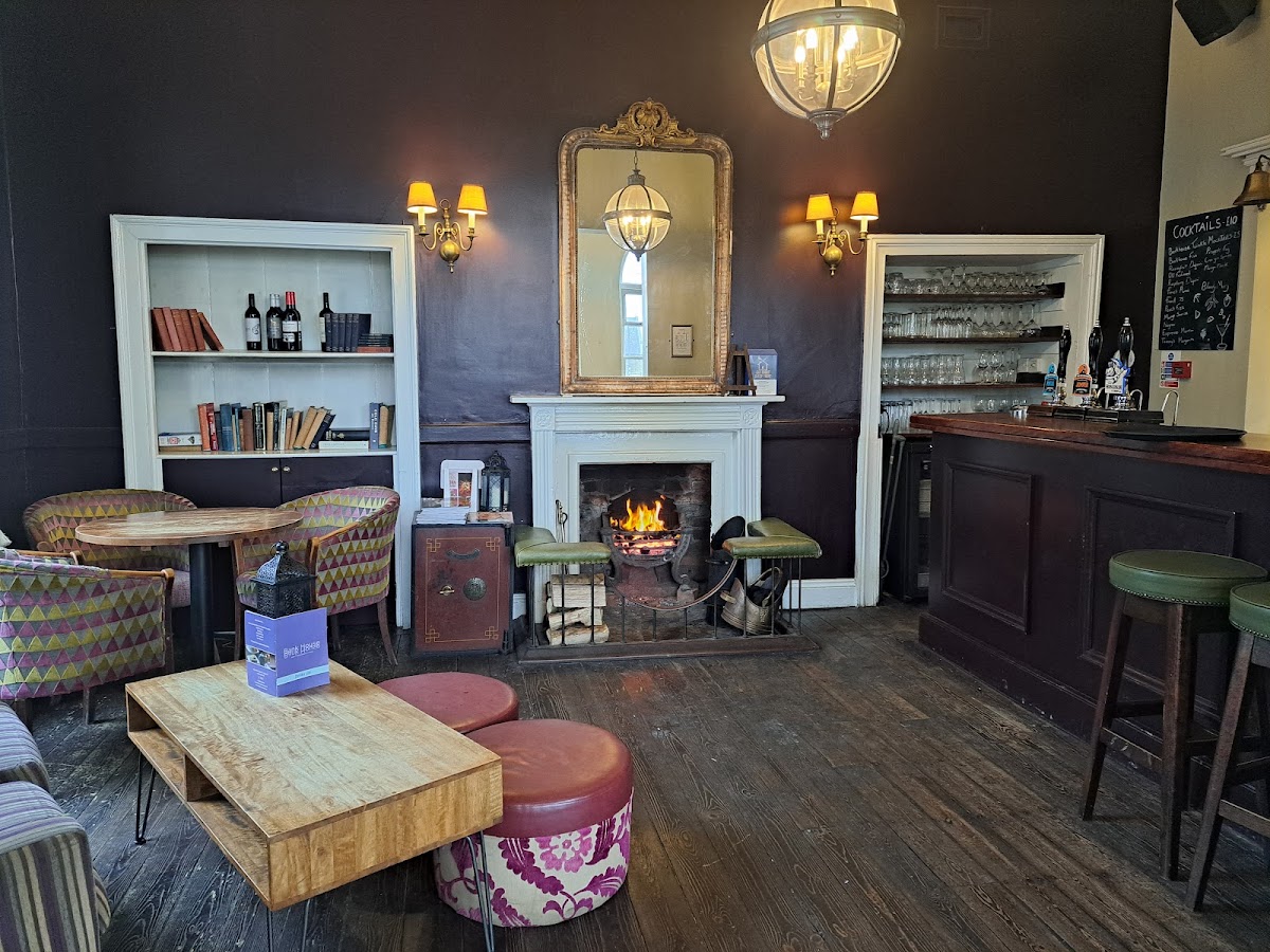 Bank House photo 3