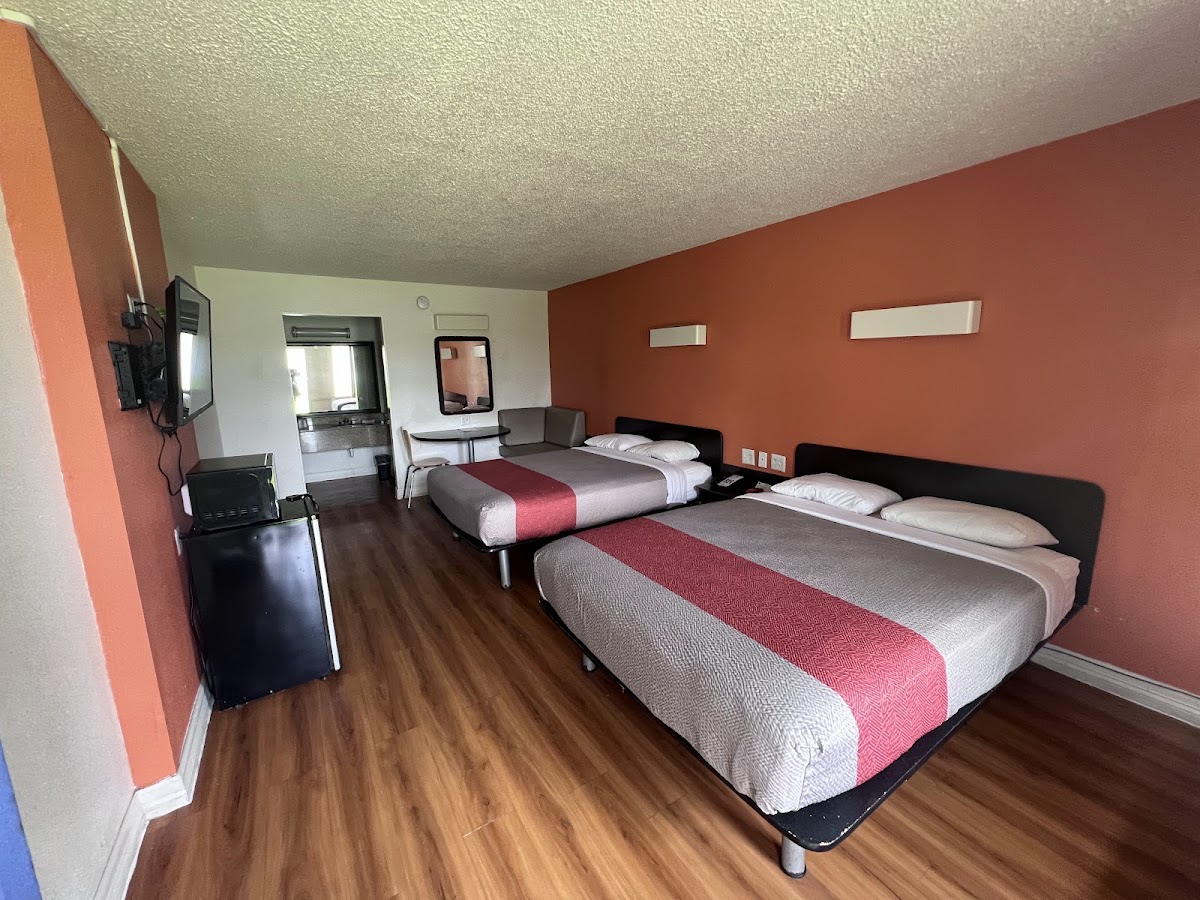 Motel 6 Houston, TX - East photo 2