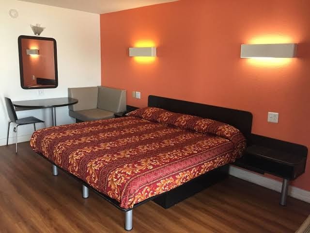 Motel 6 Houston, TX - East photo 3