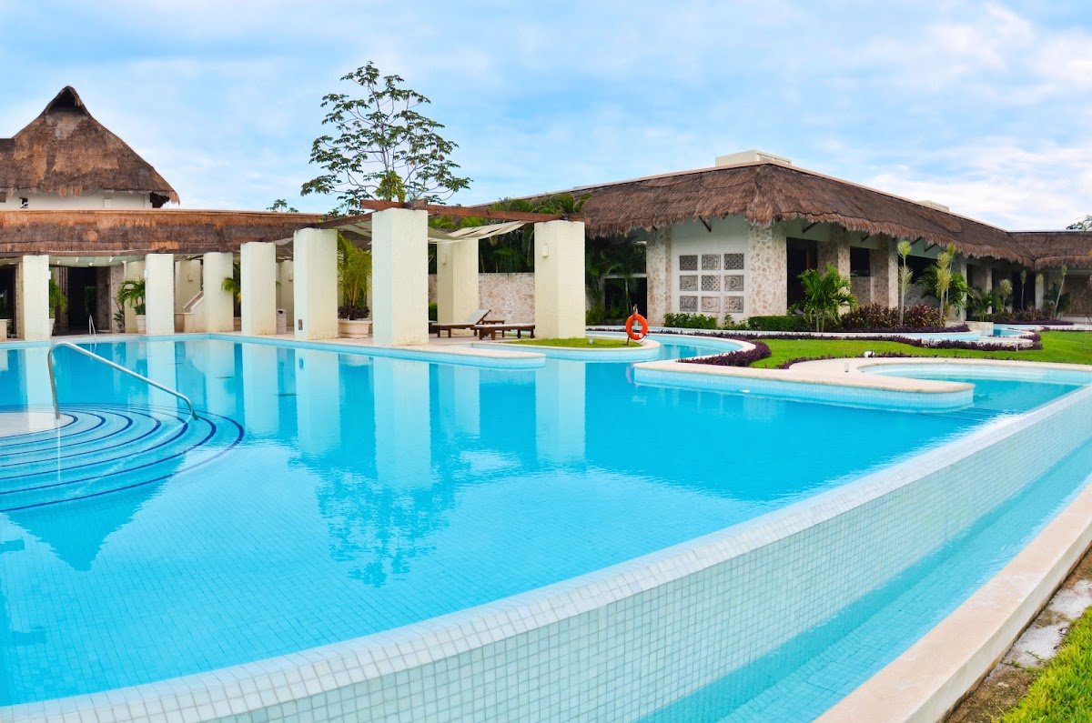 Grand Palladium Kantenah Resort & Spa, a Registry Collectin Hotel