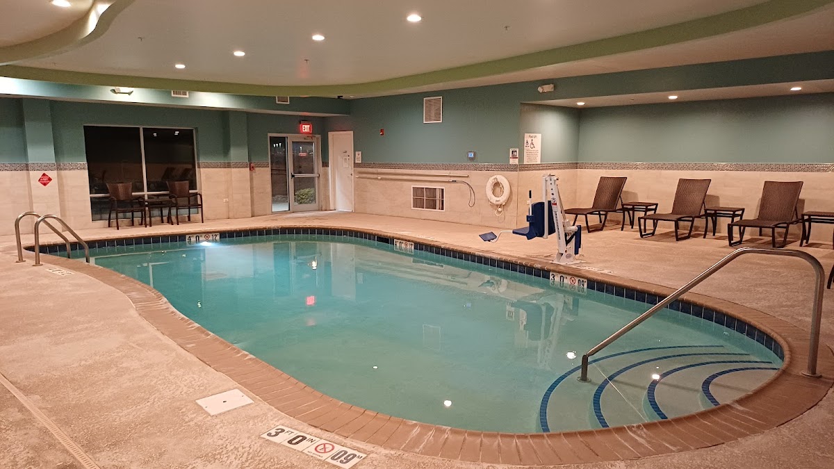 Holiday Inn Express & Suites Bourbonnais - Kankakee, an IHG Hotel photo 3