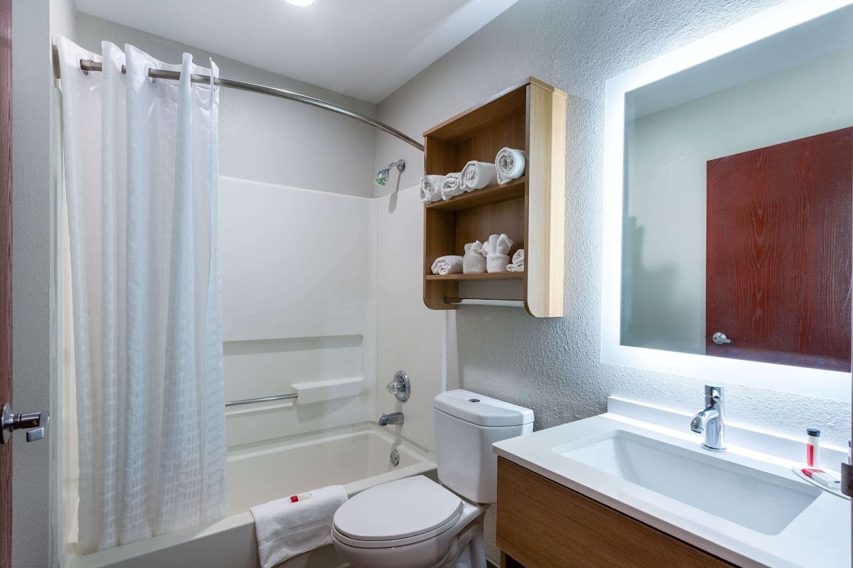 Microtel Inn & Suites by Wyndham Burlington photo 3