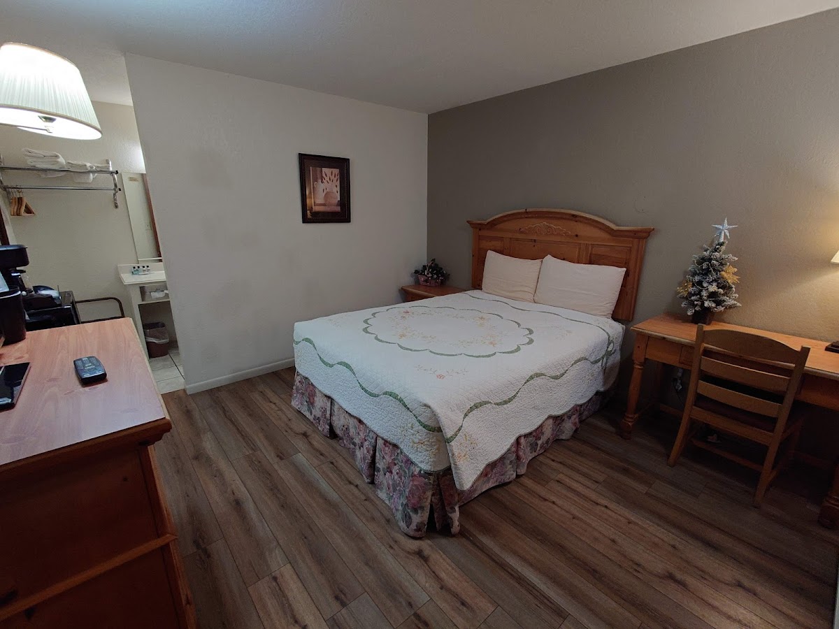 Sunset Inn & Suites photo 2