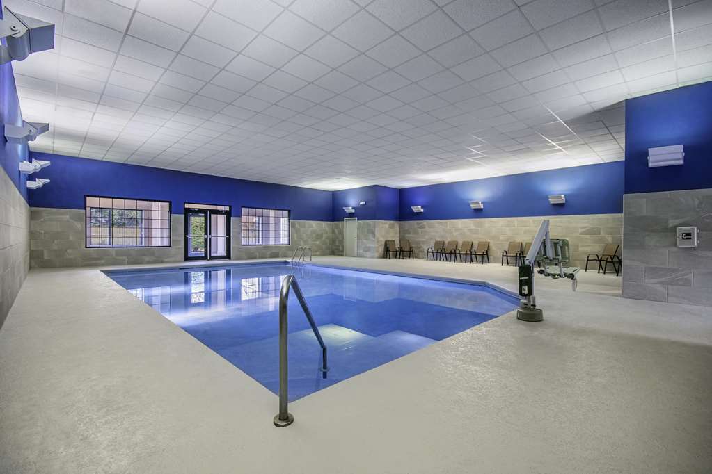 Hampton Inn East Aurora photo 3
