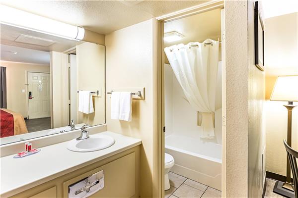 Econo Lodge McAlester photo 3