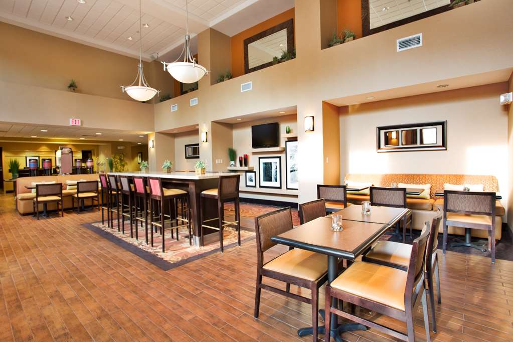 Hampton Inn & Suites Laurel, MS photo 2