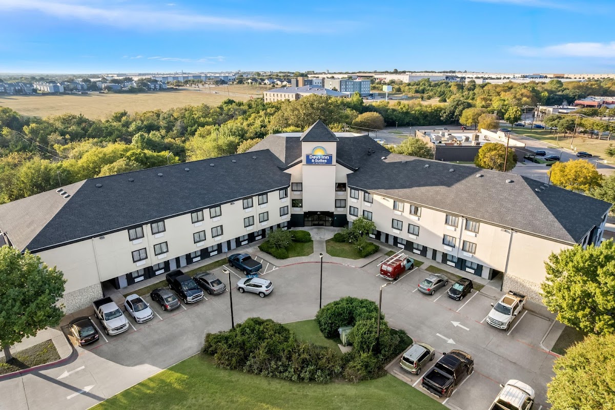 Days Inn & Suites by Wyndham DeSoto