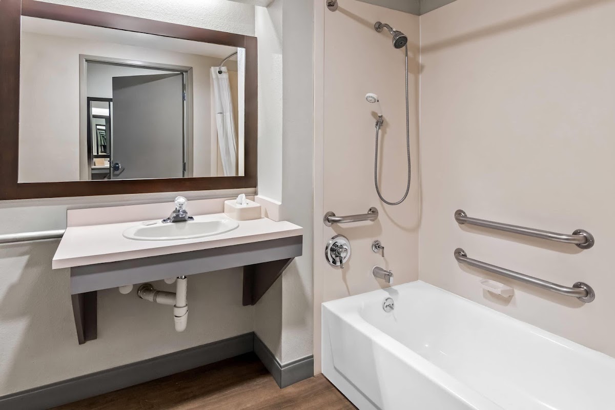 Days Inn & Suites by Wyndham DeSoto photo 3