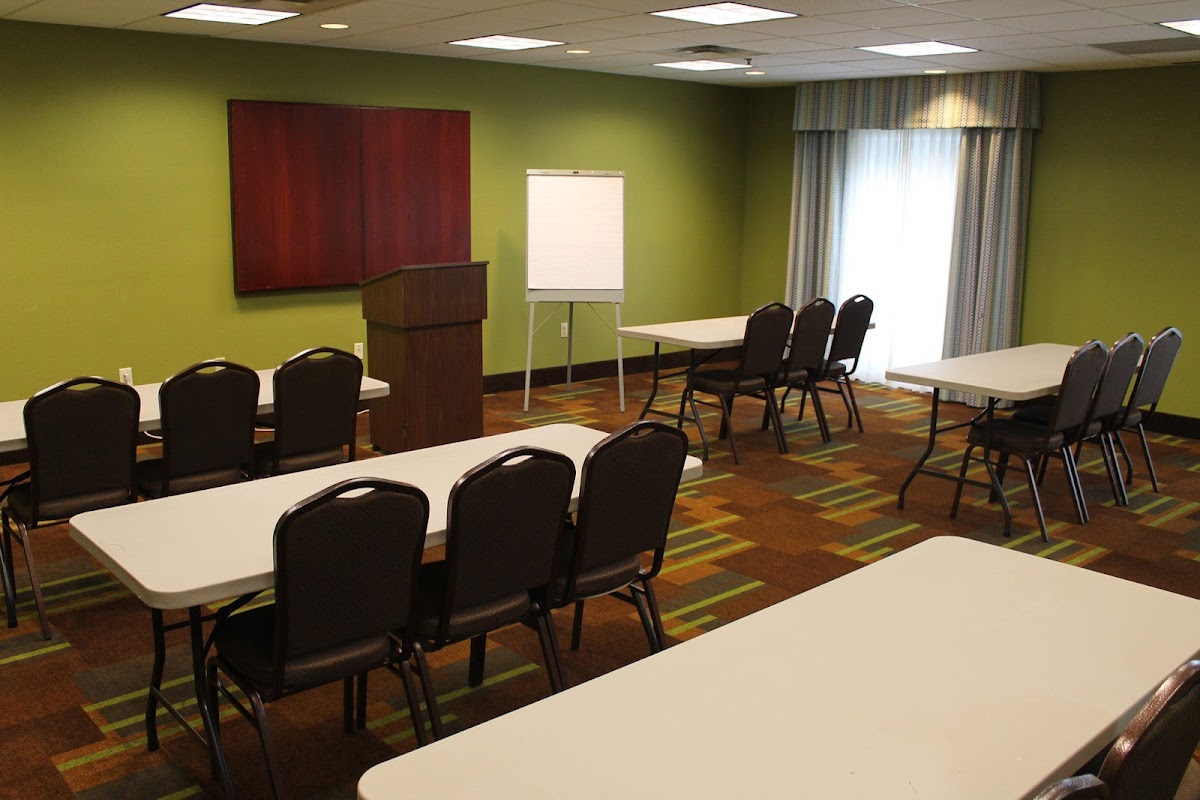 Holiday Inn Express & Suites Starkville by IHG photo 3