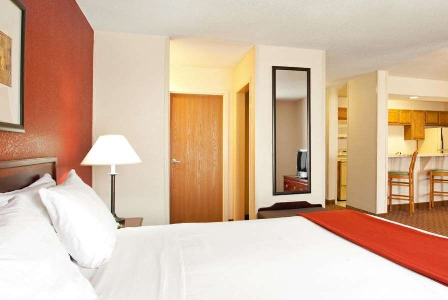 Baymont by Wyndham Merrillville photo 2