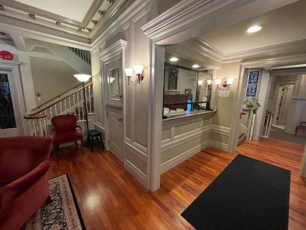 Powell Place photo 3