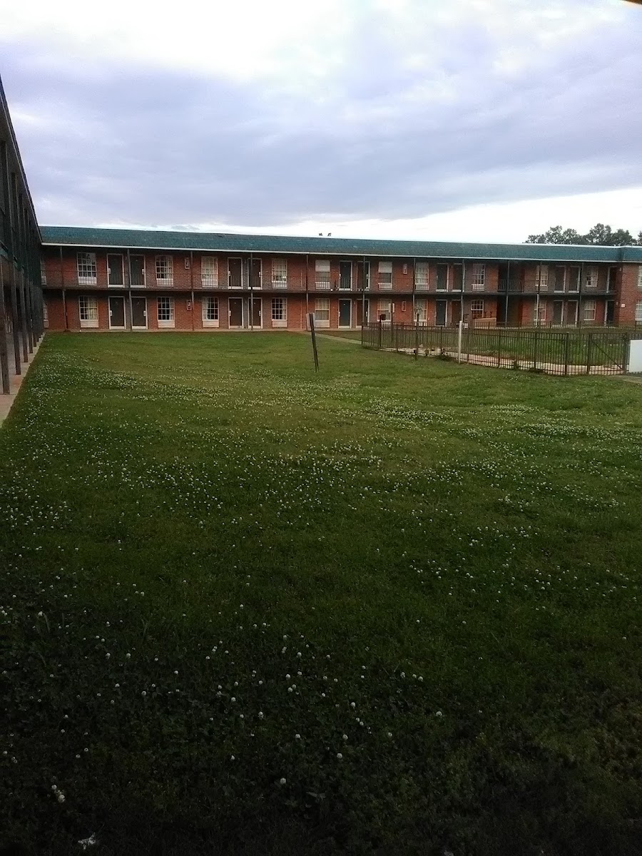 Caroline Inn & Suites