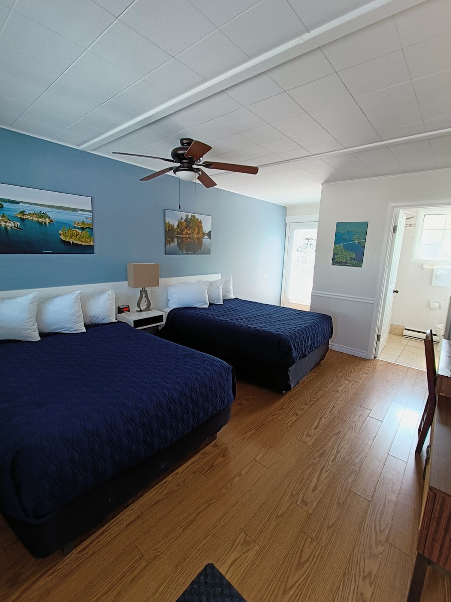BOATHOUSE COUNTRY INN photo 2