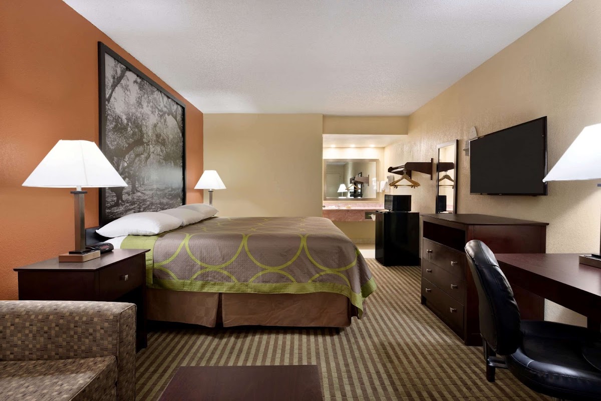 Super 8 by Wyndham Ruston photo 2