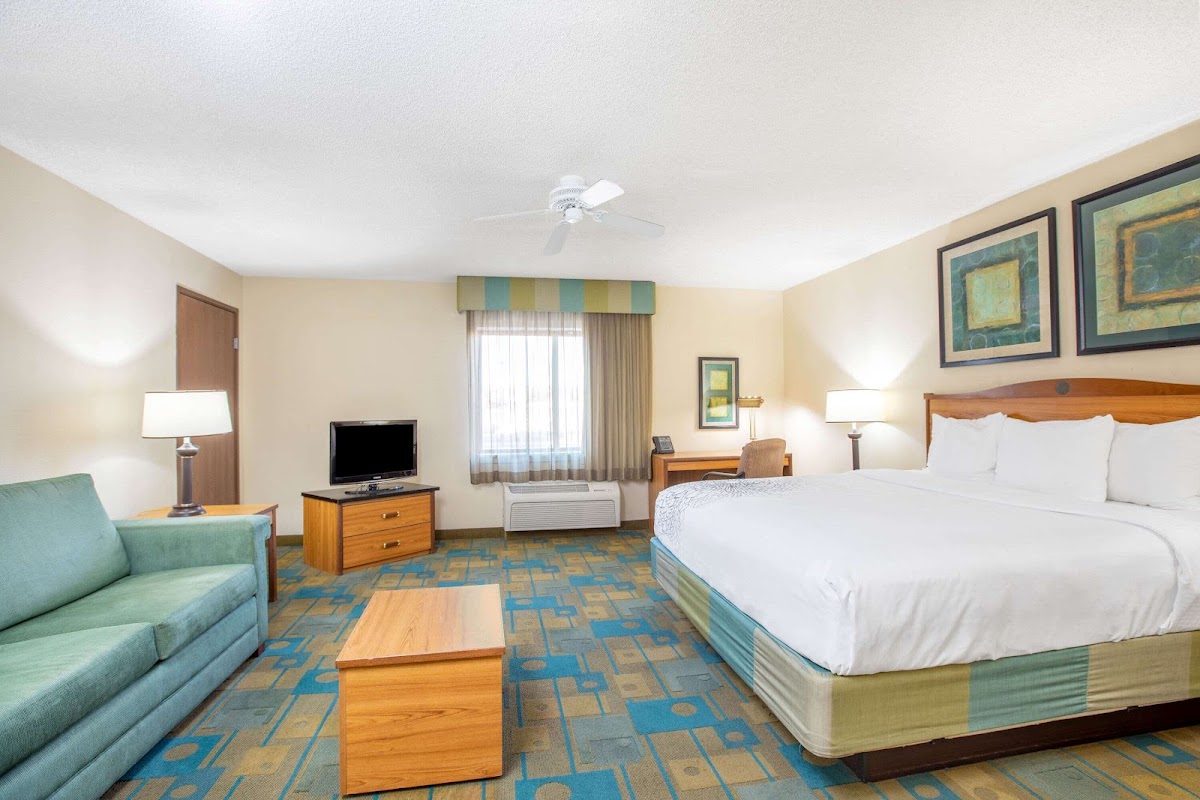 La Quinta Inn & Suites by Wyndham El Paso East photo 2