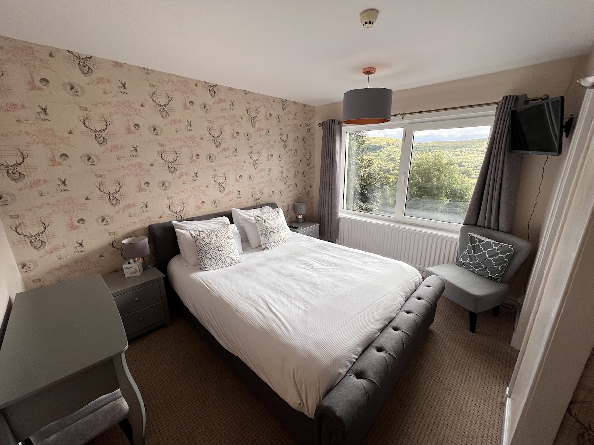 Ben Loyal Hotel and Glamping Pods photo 2