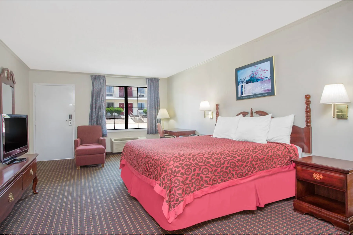 Days Inn by Wyndham Milledgeville photo 2