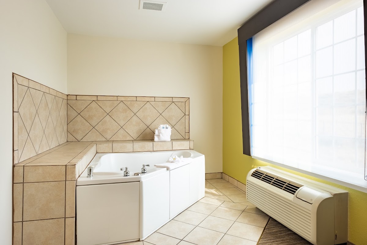 Holiday Inn Express & Suites Evanston by IHG photo 3