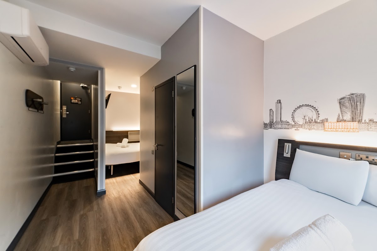 easyHotel London Victoria photo 2