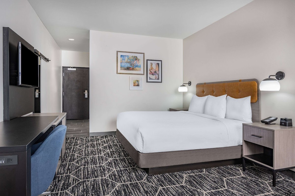 La Quinta Inn & Suites by Wyndham Yucaipa photo 2