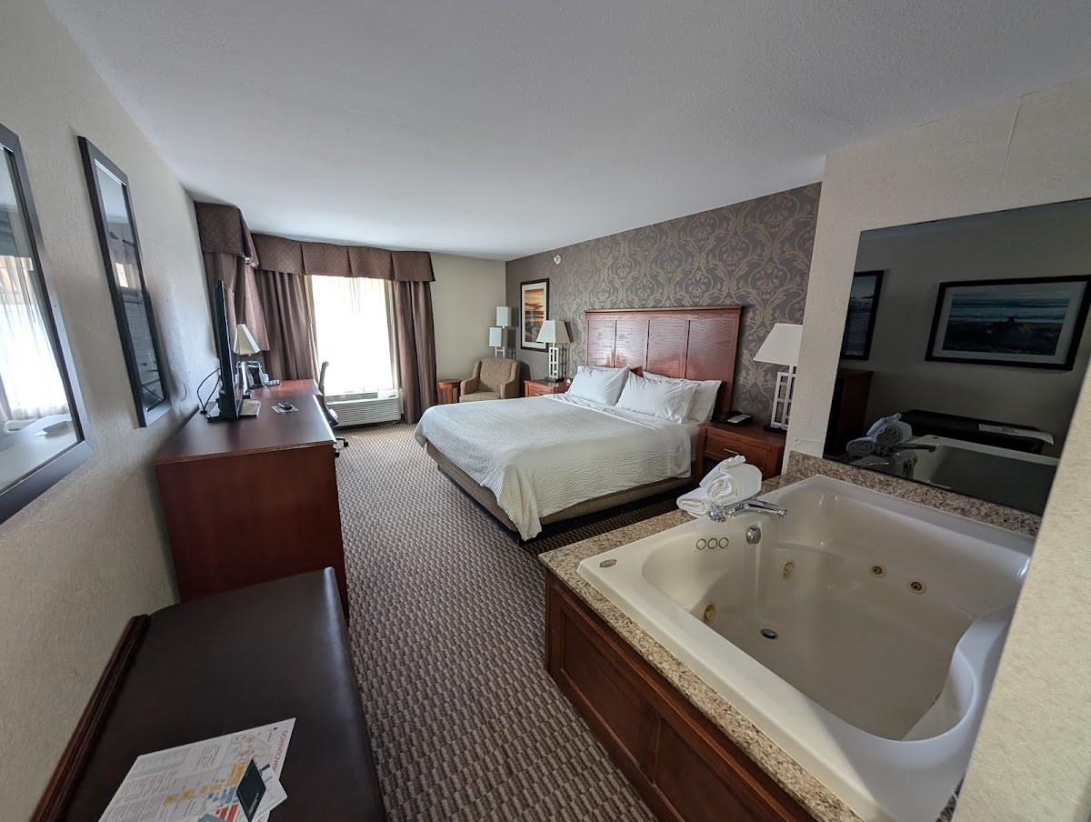 Holiday Inn Express Holland by IHG photo 2
