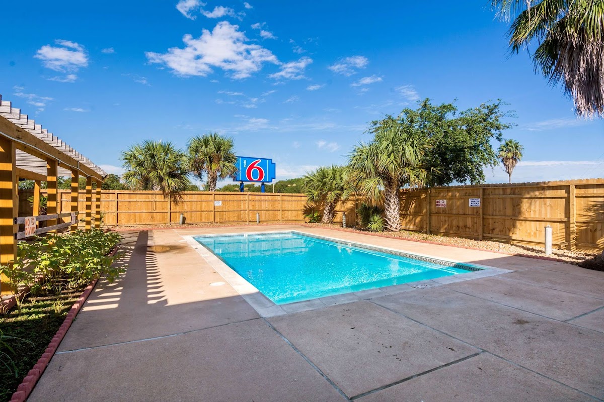 Motel 6 Freeport, TX photo 3