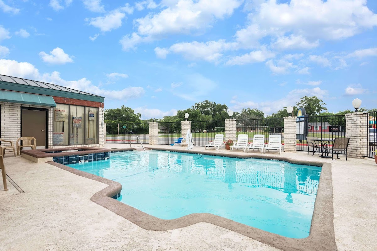 Days Inn by Wyndham New Braunfels photo 3