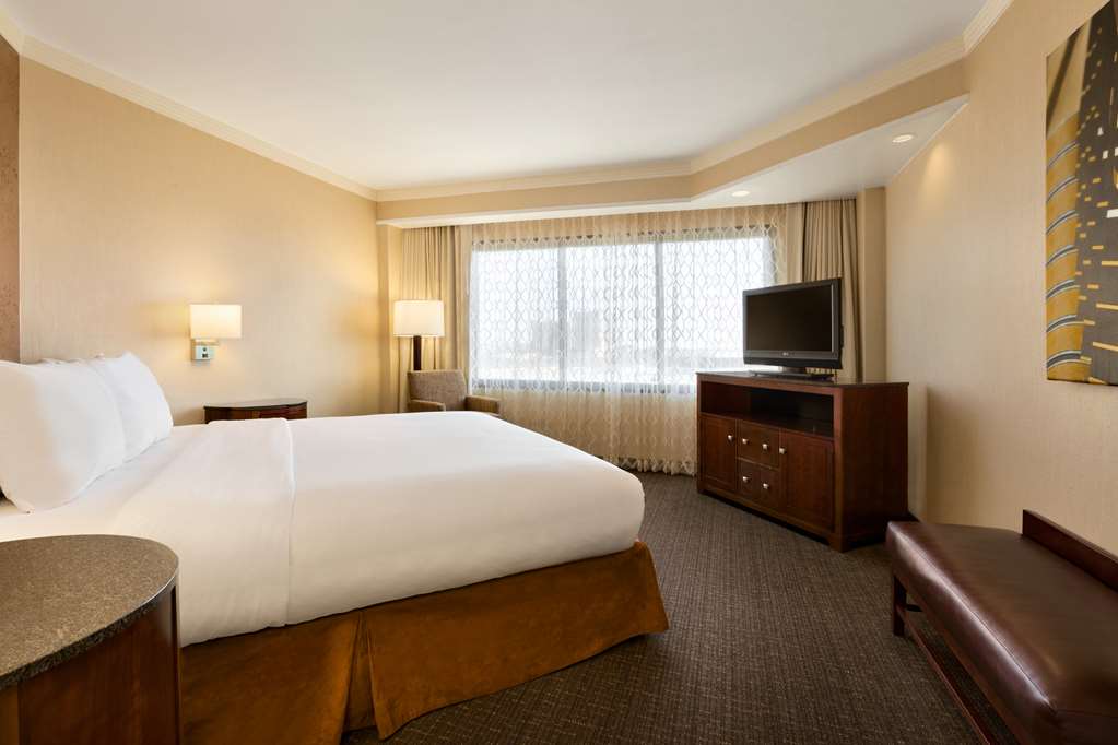 Embassy Suites by Hilton Austin Downtown South Congress photo 2