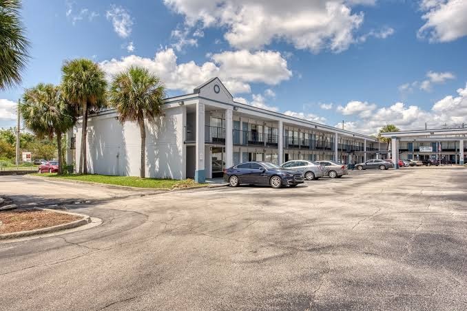 Zen Living Suites Extended Stay - Orange Park