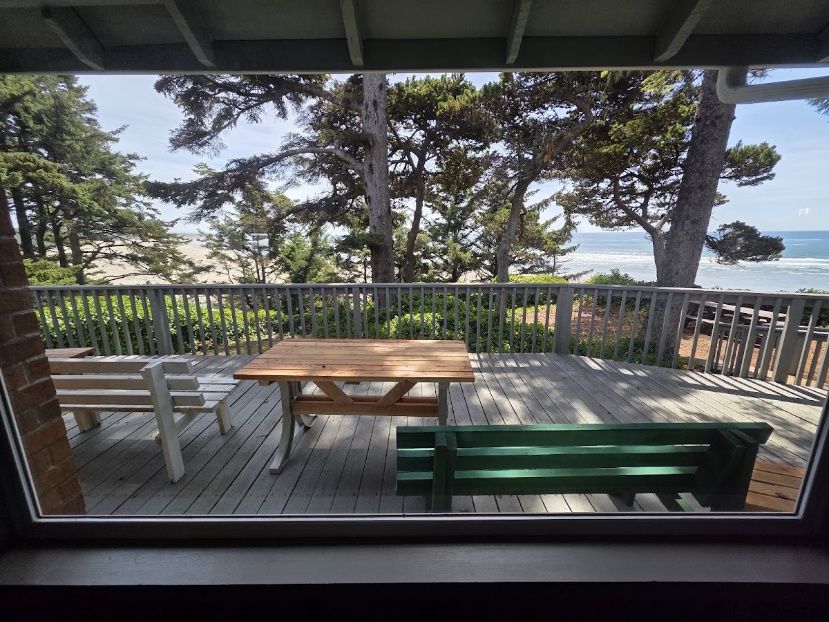 Seakrest Lodge photo 2