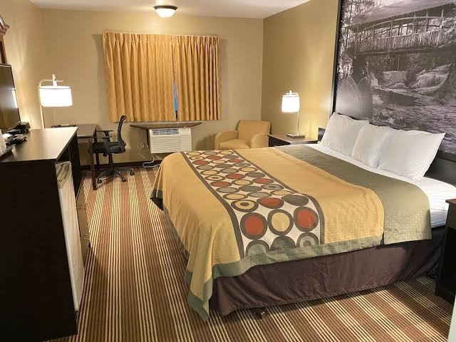 Super 8 by Wyndham Eau Claire WI photo 2