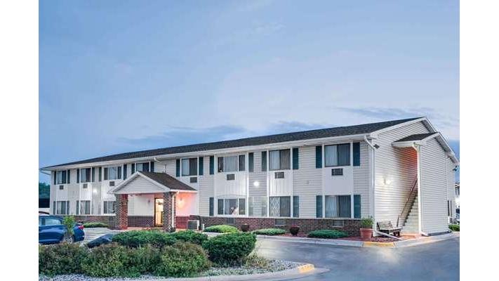 Super 8 by Wyndham Tomah Wisconsin