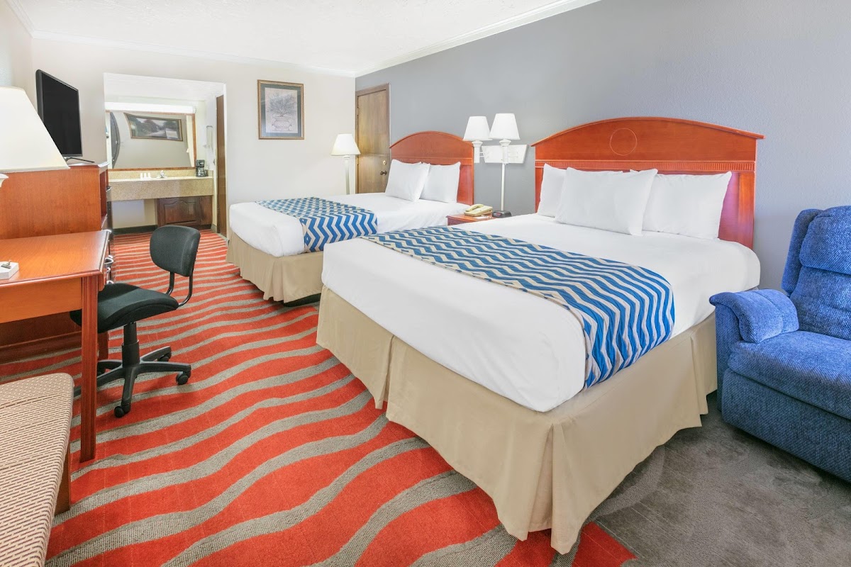 Travelodge Inn & Suites by Wyndham Norman photo 2