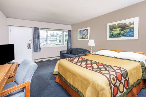Super 8 by Wyndham Quesnel BC photo 2