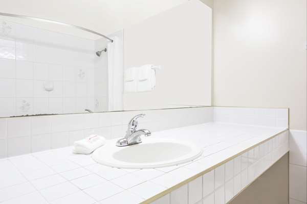 Super 8 by Wyndham Quesnel BC photo 3