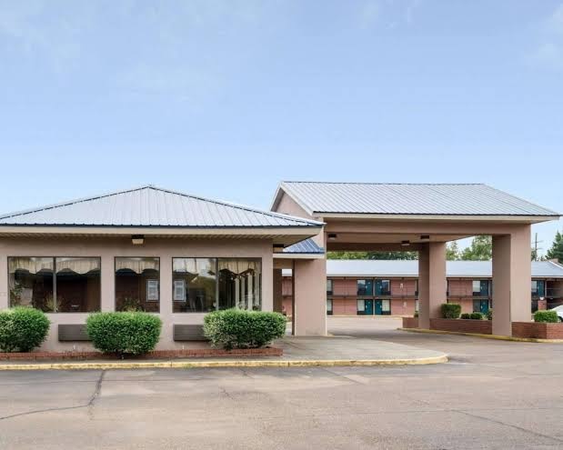 Motel 6 greenwood, ms