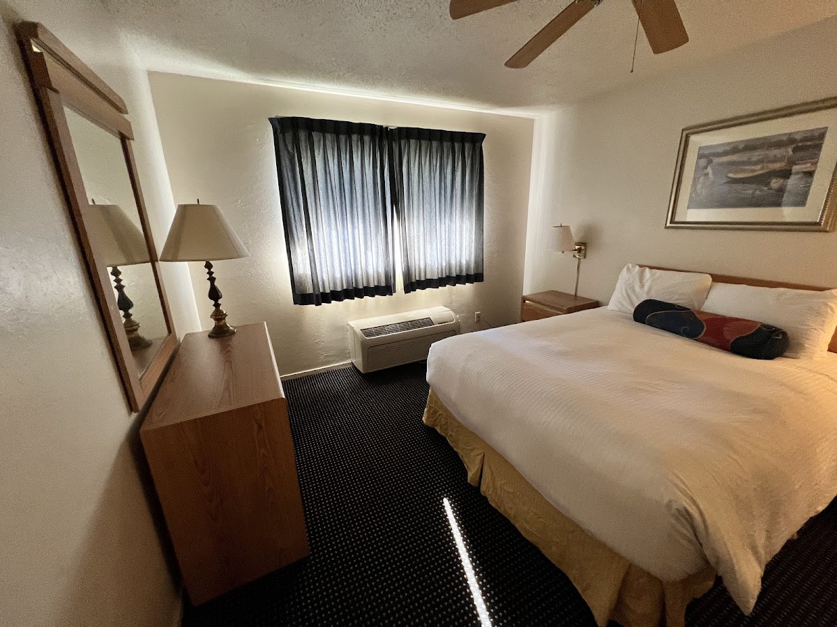 Coral Reef Inn & Suites photo 2