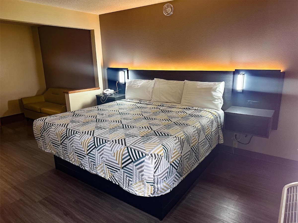 Motel 6 Anderson, IN - Indianapolis photo 2