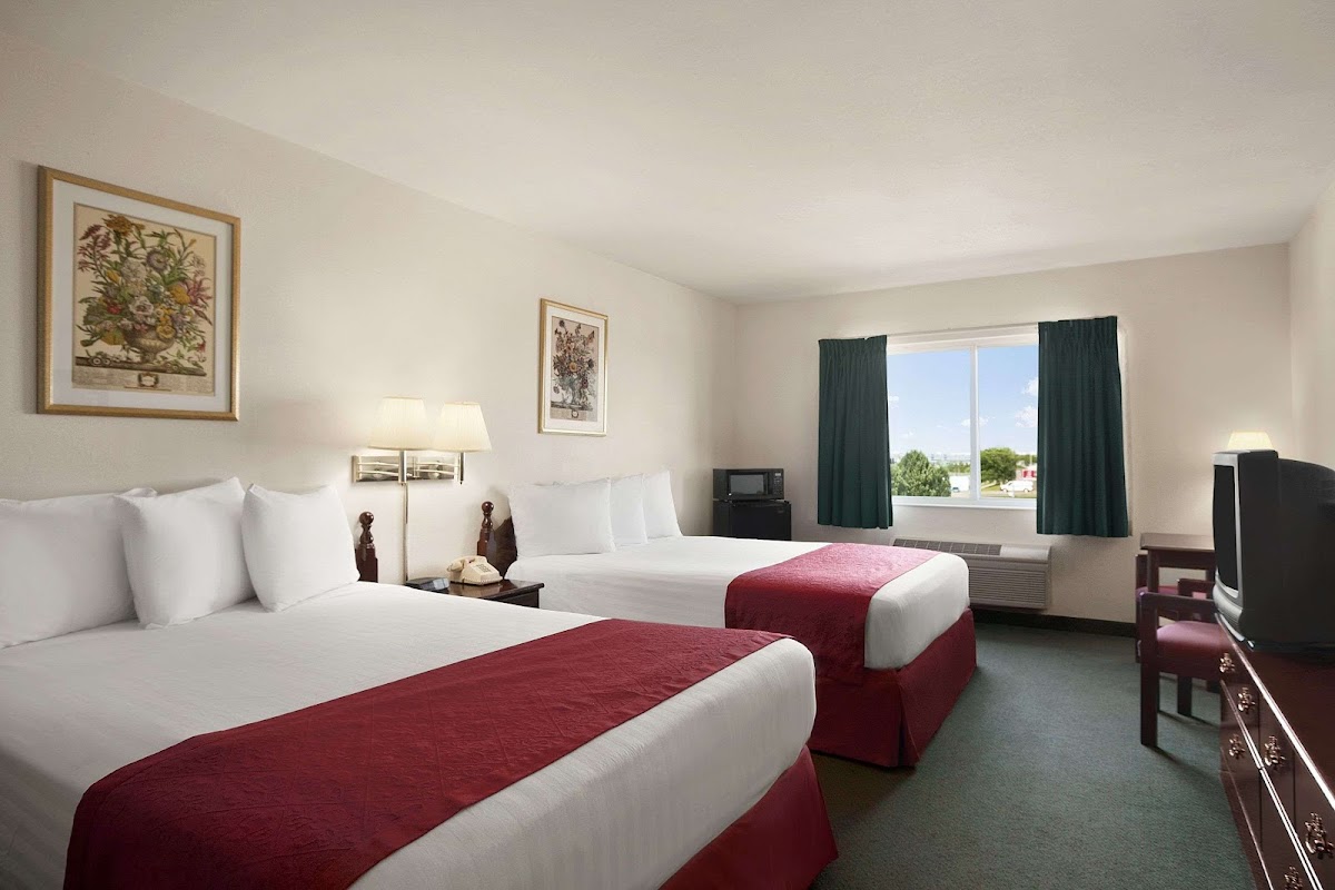 Days Inn & Suites by Wyndham Romeoville photo 2
